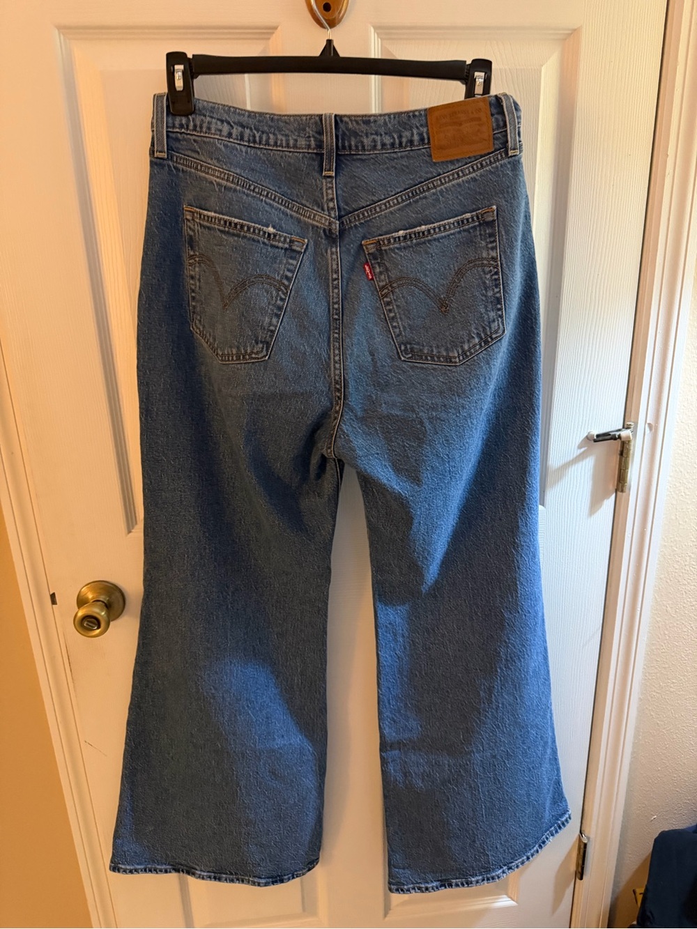 Levi's Premium Ribcage Bell High Rise Jeans - Picture 5 of 7
